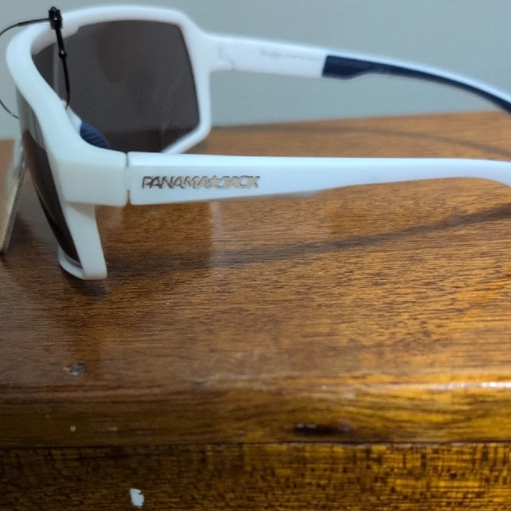 NWT Foster Grant Panama Jack Surf White Frame Sunglasses with Blue Lenses